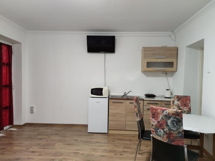 Emese Apartman Hajduszoboszlo Exterior photo