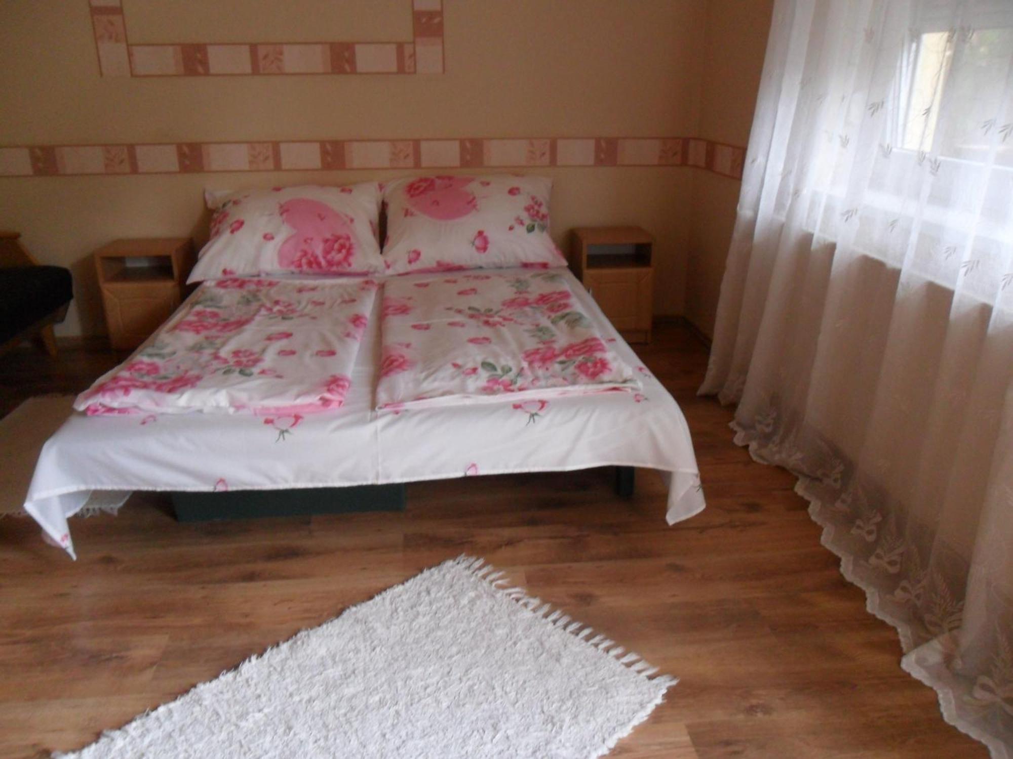 Emese Apartman Hajduszoboszlo Exterior photo