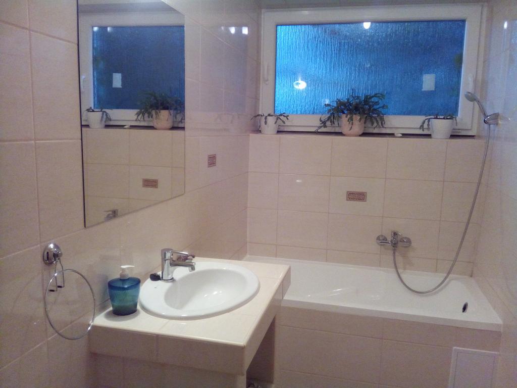Emese Apartman Hajduszoboszlo Exterior photo